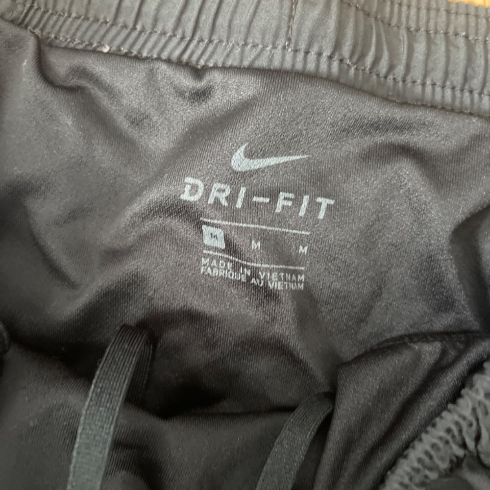 Boys Nike Dri-Fit Black and Blue Athletic Shorts Size Medium - Picture 2 of 3